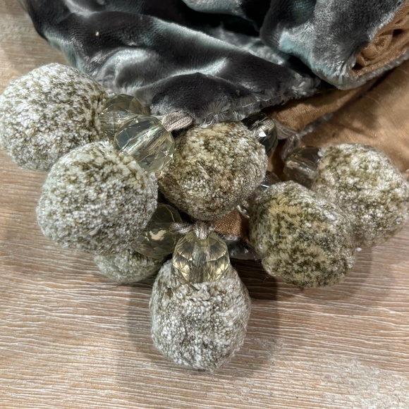 Beatriz Bisset Originals Sage & Gold Velvet Silk Throw with Beaded Tassels - Picture 6 of 8